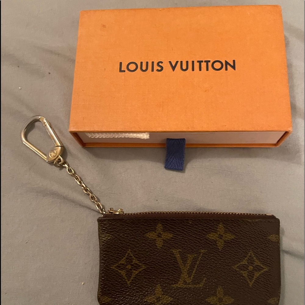 LOUIS VUITTON KEY HOLDER